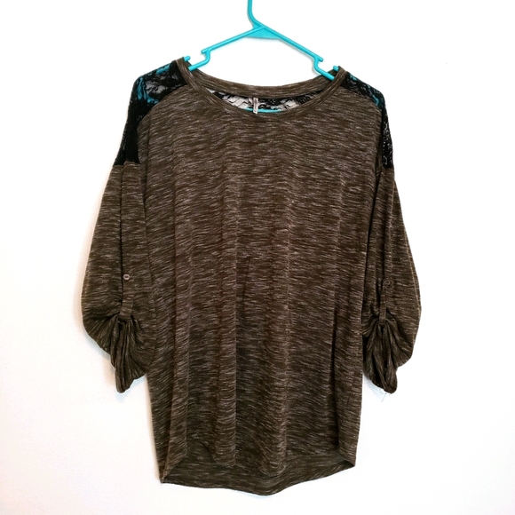 Tresics Tops - Tresics 3/4 sleeve lace shoulder top